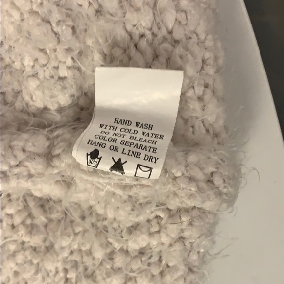 Fuzzy sweater - Picture 4 of 4